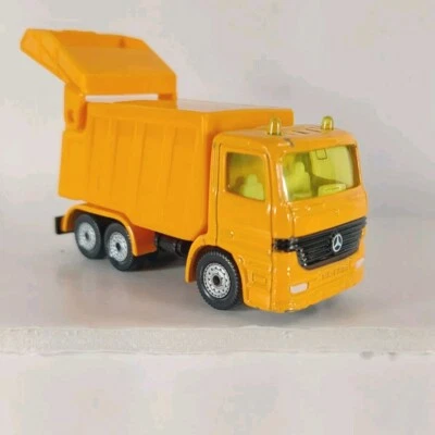 Camión de recolección de basura amarillo Siku (Siku) Mercedes Benz SK0811 Foto 1 de 4