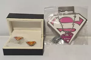 THE DC UNIVERSE : SUPERMAN CUFFLINKS & SUPERGIRL PENDANT SET (TK) (SC) - Picture 1 of 10