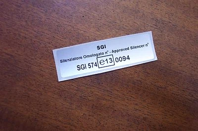 PEGATINA DE ESCAPE METÁLICA, MARCA E (60mm x 20mm) - Imagen 1 de 3