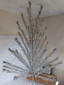 Albero di Natale Mid Century Moderno 6 1/2' Fairyland Alluminio Completo di Scatola - Foto 1 di 14