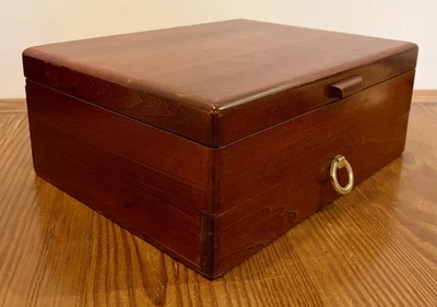 Винтажный сундук для столовых приборов из массива вишни с ящиком как новый - Изображение 1 из 4