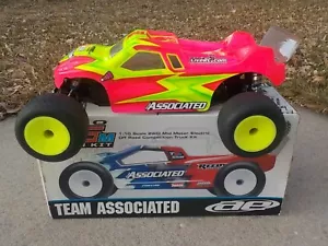 Great Team Associated RC10T5M Truck ARTR w/3-Gear Trans, HW, Savox & More 70001 - Imagen 1 de 15