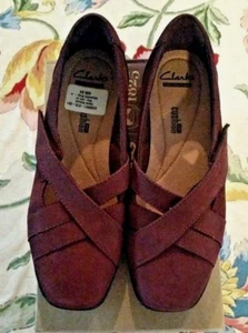 NIB Clarks Hayden Opal Burgundy size 6.5 Slip-ons - Picture 1 of 3