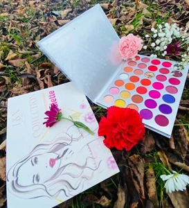 eyeshadow palette - Picture 1 of 2