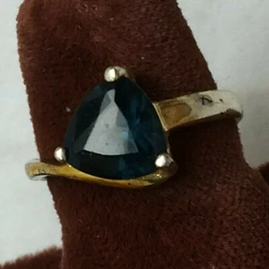 Ladies Cocktail Ring Size 6.5 Blue-Green Stone - Picture 1 of 9