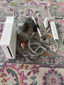Nintendo Wii Konsole - Weiß 2006 eingeschaltet aber ungetestet - Bild 1 von 2