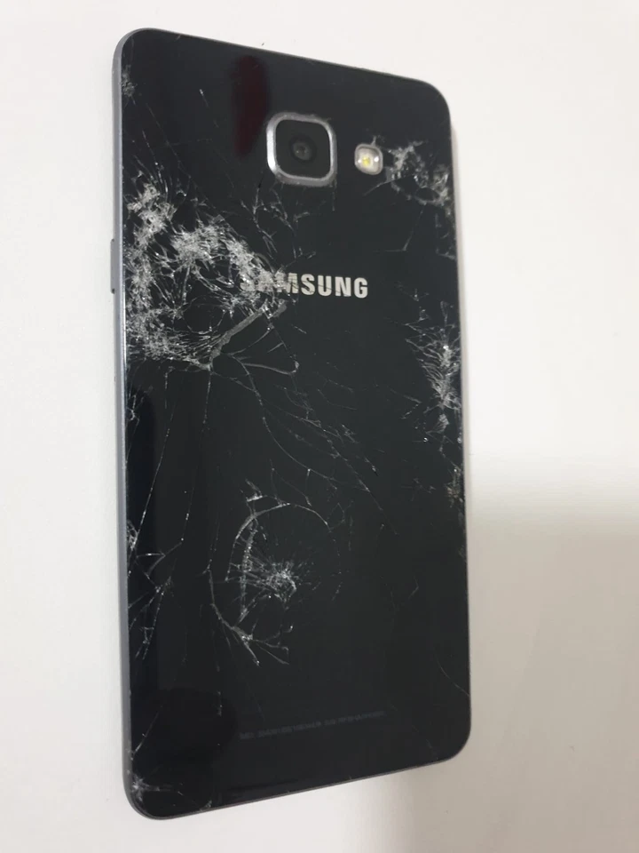 Samsung Galaxy A5 (2016)  - 16GB  Defect - Bild 1 von 3