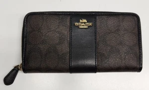 Cartera Coach larga con cremallera alrededor en lona exclusiva - Imagen 1 de 14