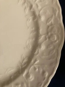 Steubenville Rose Point Dinner Plate Ivory Embossed 10 1/8” Floral EUC Vtg Nice - Bild 1 von 8