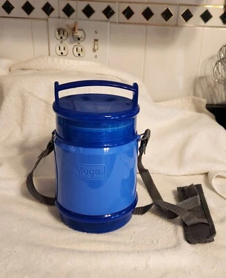 Termo de sopa de alimentos mega aislado con cuchillo y tenedor Foto 1 de 4