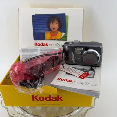 Kodak EasyShare DX4530 5.0MP Digital Camera with Accessories - Image 1 of 4