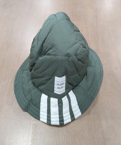 Cappello uomo THOM BROWNE 4 bar trapuntato secchiello verde medio $520