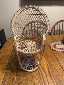 Korbstuhl Fächerlehne Rattan Puppe Pflanze Ständer klein Boho braun hellbraun Pfau 16" - Bild 1 von 9