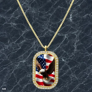 Amazing USA American Flag Pendant Necklace Printed Design Dazzling Gold Tone Tre - Picture 1 of 4