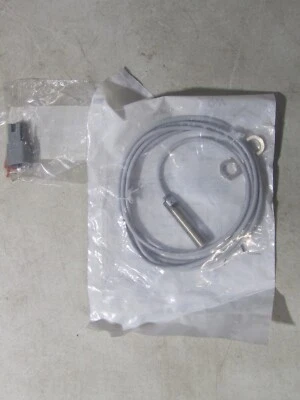 NEW Automation Direct Inductive Proximity Switch AM1-Ap-3A WITH ATM04-3P-KIT01 - Image 1 of 4