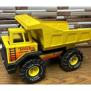 VINTAGE TONKA TURBO DIESEL DUMP TRUCK XMB - 975 TIRES PRESSED STEEL! - Picture 1 of 4