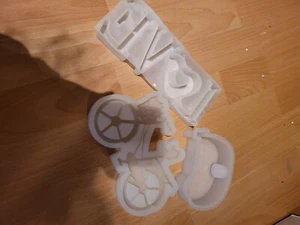 3 Silikonformen Fahrrad,Schriftzug Love,Wohnwagenkerzenständer - Bild 1 von 1