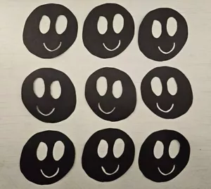 Juego de 9 caras sonrientes negras 2"" X 2"" troquelado troquel libro de recortes artesanal - Imagen 1 de 4