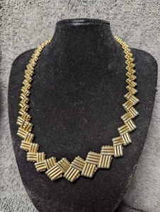 Vintage Metal Gold Tone Necklace - Picture 1 of 4