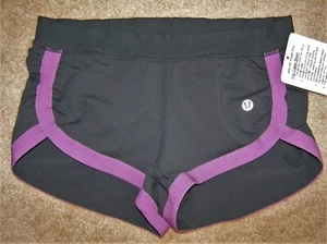 NUEVOS CON ETIQUETAS PANTALONES CORTOS LULULEMON CLASE CALIENTE PÚRPURA CRUSH/CARBÓN TALLA 2 - Imagen 1 de 3