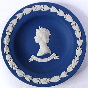 Wedgwood Pin Dish - Queen Elizabeth Silver Jubilee 1977 - Dark Blue Jasperware - Picture 1 of 4