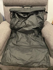 BOLSO DE VIAJE GRANDE NEGRO TUMI ALPHA TRAJE ESTUCHE DE ROPA $395 - Imagen 1 de 14