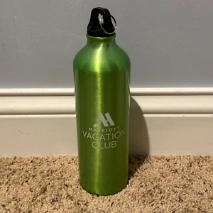 NEW Marriott Vacation Club RARE Green Water Bottle Aluminum BPA Free 25 oz MVC - Picture 1 of 11