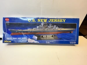 KITECH MASSSTAB MODELL US NEU TRIKOT SCHLACHTSCHIFF 30 cm MOTORISIERT NEU MIT BOX - Bild 1 von 11