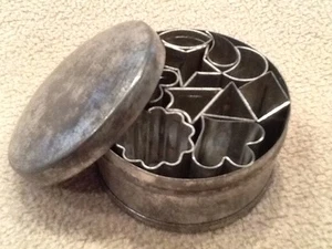G.M.T. Czechoslovakia Candy Molds in a Set Tin Heart Moon Star Shapes Vintage - Picture 1 of 9