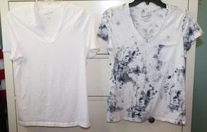 Lote de 2 camisetas de manga corta con cuello en V y hilos universales para dama talla S - Imagen 1 de 13