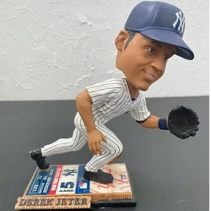 Rare 2004 New York Yankees Derek Jeter, Legends of the Diamond Bobblehead - Picture 1 of 7