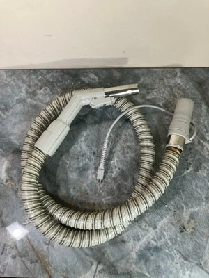 Aspiradora vertical Electrolux Epic Series 3000 SR SOLO MANGUERA Y MANGO Foto 1 de 4