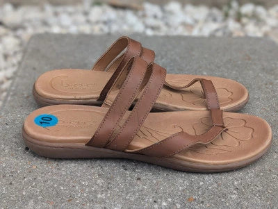 Sandalias Born B.O.C marrón con acento floral para mujer talla 10  - Imagen 1 de 4