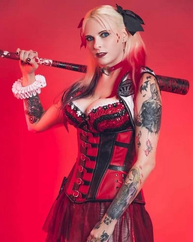 Top bralette con lentejuelas rojo/negro hecho a mano Harley Quinn  Foto 1 de 1