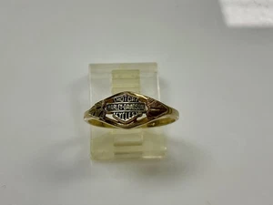 Harley Davidson Bar & Shield 10K Black Hills oro amarillo damas talla 6 - Imagen 1 de 2