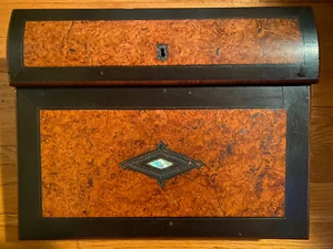 Escritorio y pluma con caja de escritura antigua - Imagen 1 de 10