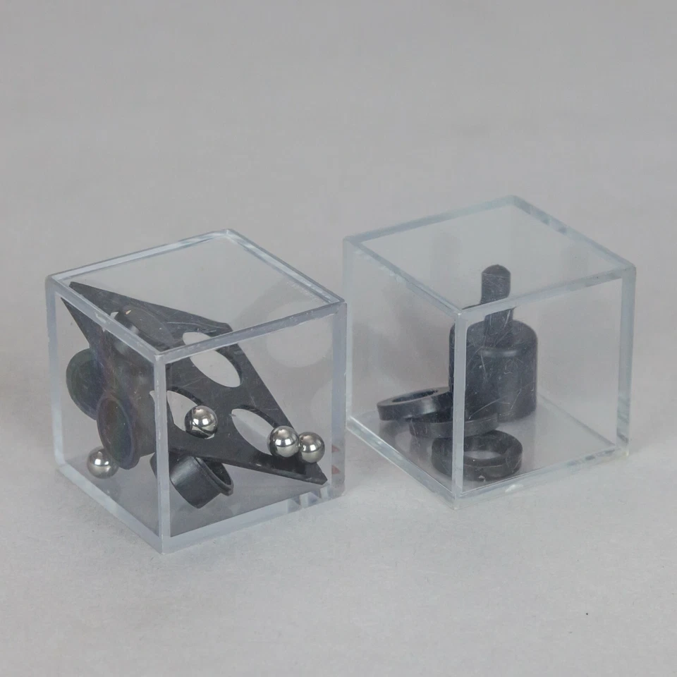 Lotto 2 rompicapo cubi trasparenti palline acciaio Original Pussy brain teaser - Immagine 1 di 4