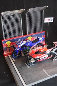 QSP Diorama 1:10 Starting grid with wall and 2 high fences (Red Bull) + red - Picture 1 of 9