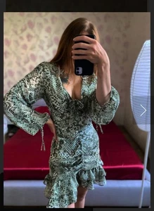 NEW ZARA WOMAN GREEN ANIMAL PRINT DRAPED MINI DRESS RUFFLED HEM SIZE XS Y1026B - Picture 1 of 20