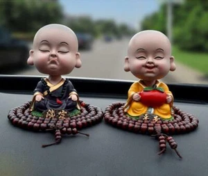Kreatives Auto Ornament Kopfschütteln Maitreya Buddhistischer Mönch süß Auto Deko - Bild 1 von 17