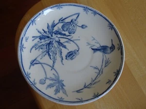 GIEN 1 ANCIENNE SOUCOUPE A CAFE FAIENCE 19 EME OISEAUX MOUCHES - Picture 1 of 4