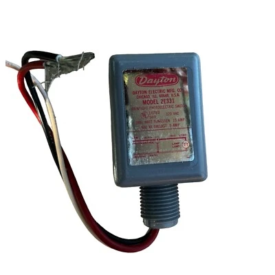 Dayton 2E331 1800W RainTight Photoelectric Switch 120 V,  A.C. And Instructions - Image 1 of 4