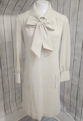 1960s Butte Tejido Marfil Dacron Bufanda Corbata Vestido Mod Secretaria Garra Cremallera 6-8 LEER Foto 1 de 4