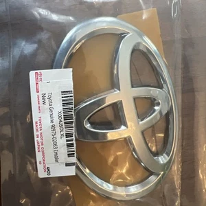 2007-2025 Toyota Emblem Back Door OEM 75432-06030 - Picture 1 of 3