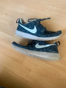 Size 6 Nike Roshe - Picture 1 of 6