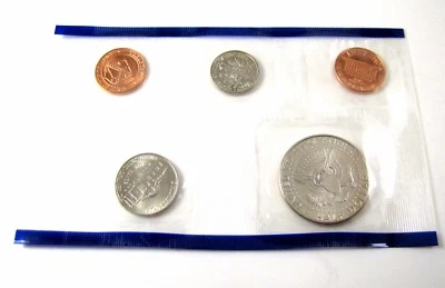 1999 United States Uncirculated Coin Set Philadelphia and Denver Mints - Image 1 of 4