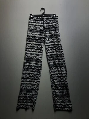 CALÇA DE DORMIR FEMININA BOBBIE BROOKS. PRETO E BRANCO. TAMANHO P. - Imagem 1 de 3