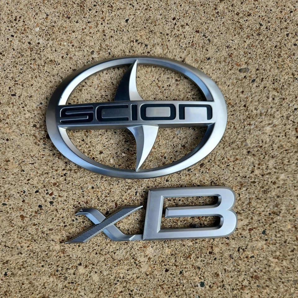 Camión Scion XB 2008-2015 emblema logotipo insignia símbolo plata Foto 1 de 1