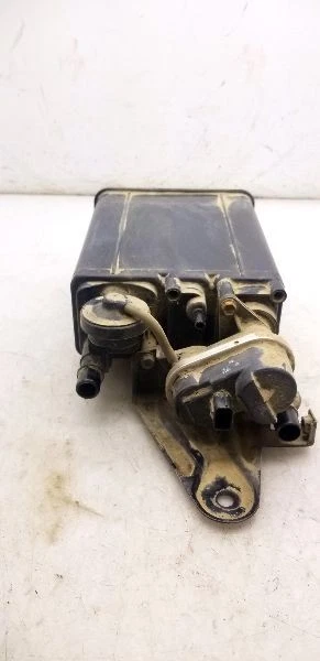 Toyota Tacoma 2009 4,0 L 6 cilindros montaje de bote de vapor de combustible  Foto 1 de 4