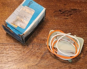 NOS GM 1971-77 Oldsmobile Accessory Glove Box Lamp Light Assembly Kit 406896 - Picture 1 of 4